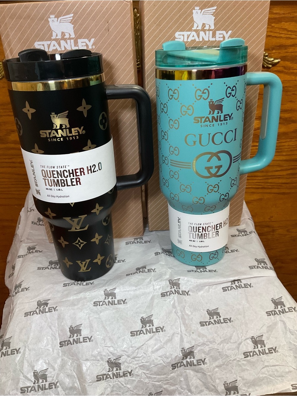 Stanley Quencher H2.0 Tumbler - black with gold and Teal with gold